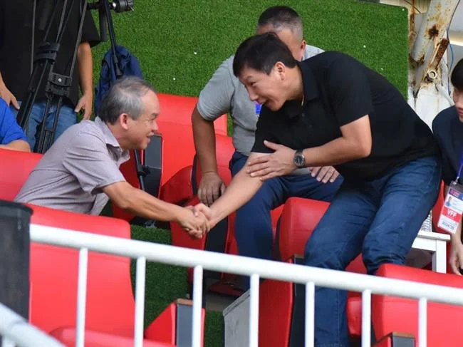 Giao diện đăng ký và đăng nhập tài khoản trên 77ball cổng game, với các trường thông tin rõ ràng và nút bấm màu xanh vàng nổi bật.